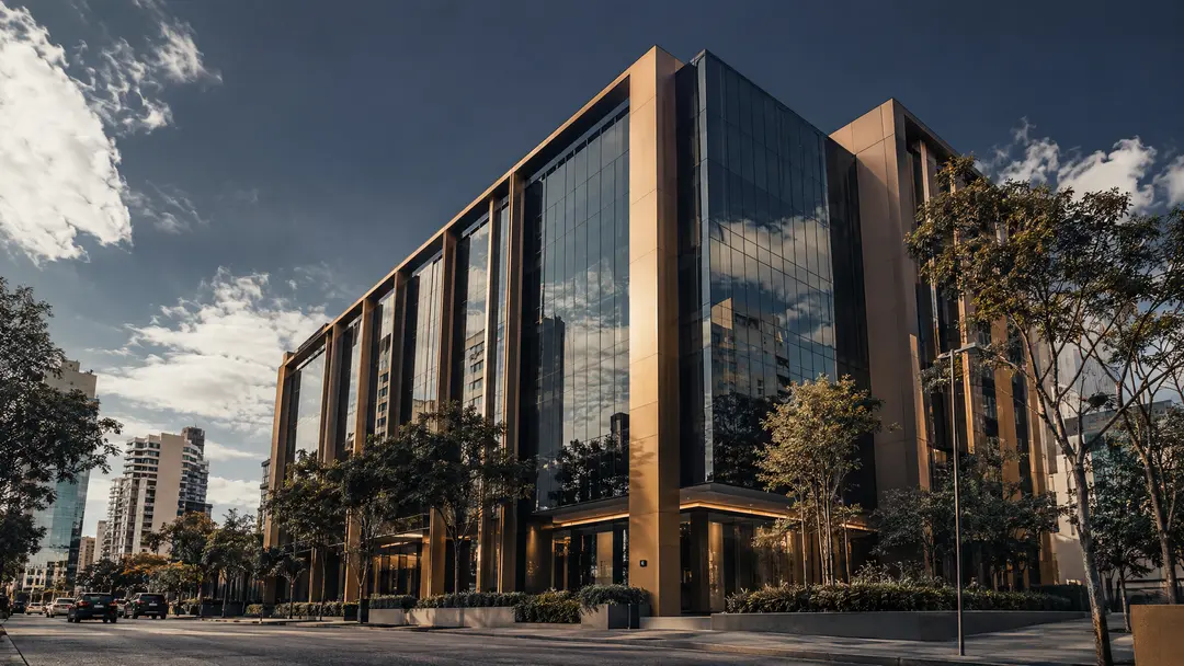 Fachada de edifício comercial moderno